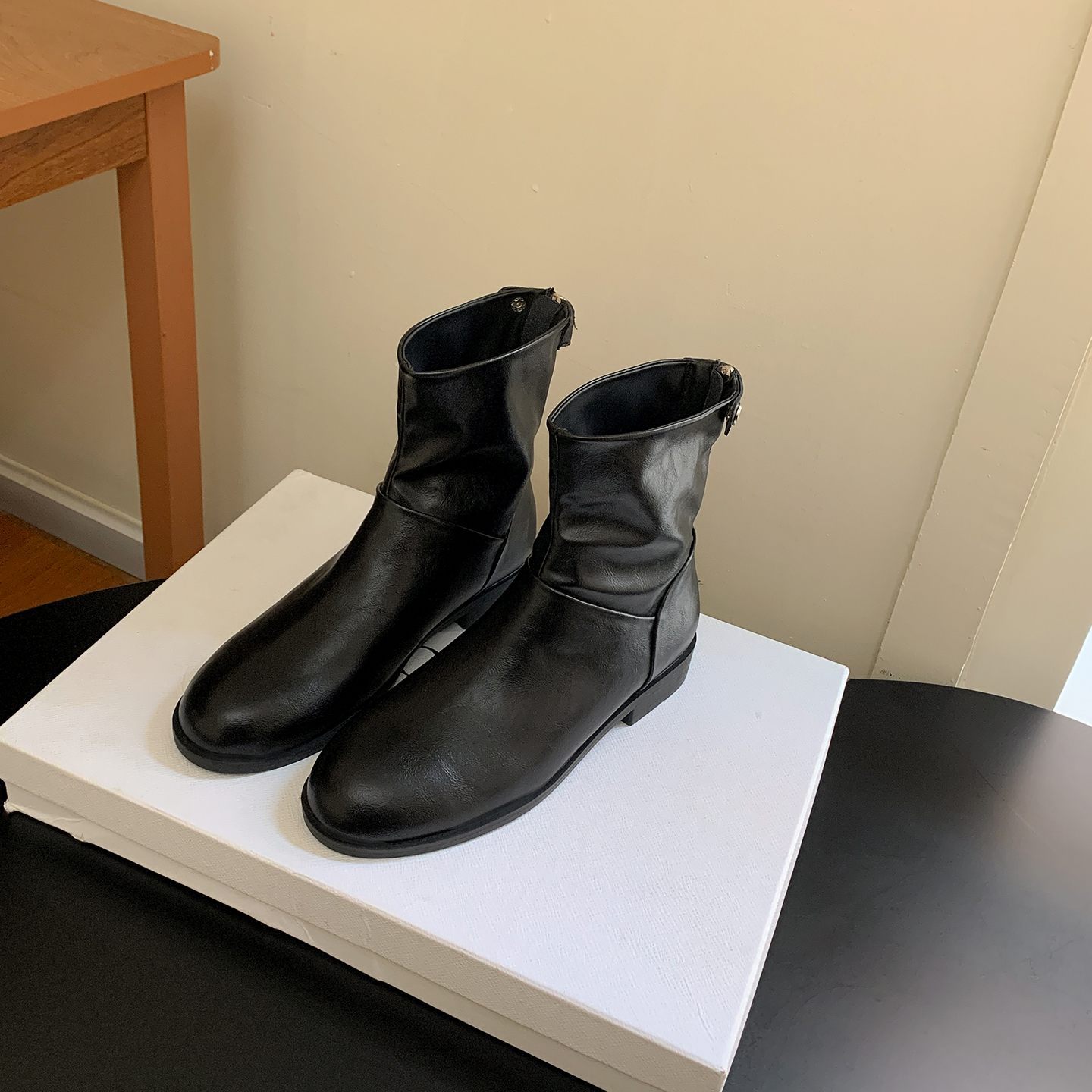2025 New Winter Minimalist Round Toe Stretch Mid Calf Sock Boots Flat Heel Versatile Slim Fit Women's Boots